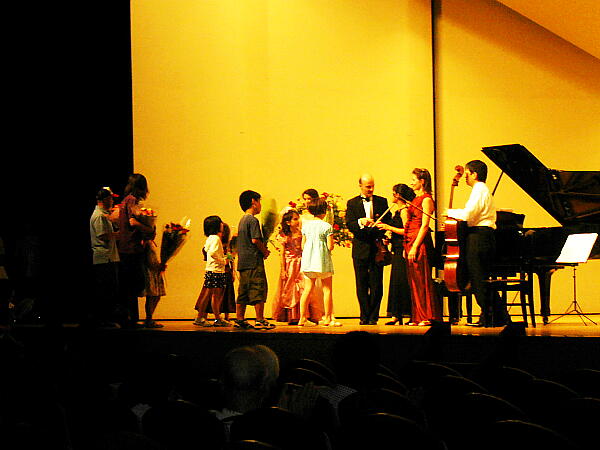 �ԑ�����̎ʐ^�F�N���b�N����ƑO�ɖ߂�܂�