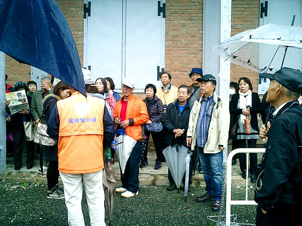 �����𕷂��Ă���ʐ^�F�N���b�N����ƑO�ɖ߂�܂�