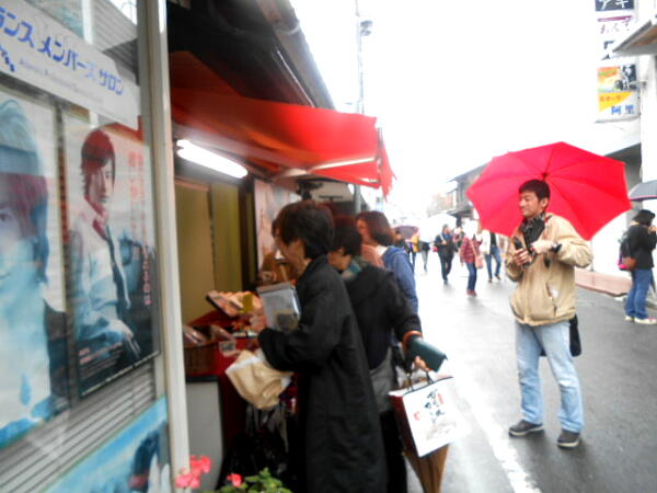 �����������Ă���ʐ^�F�N���b�N����ƑO�ɖ߂�܂�