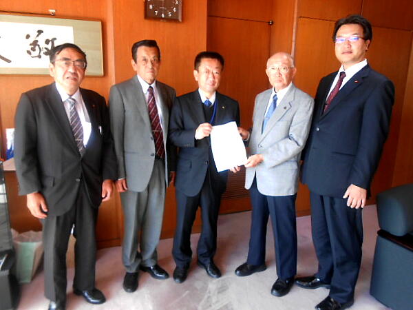 �s���Ǝs�c�c�̎ʐ^�F�N���b�N����ƑO�ɖ߂�܂�