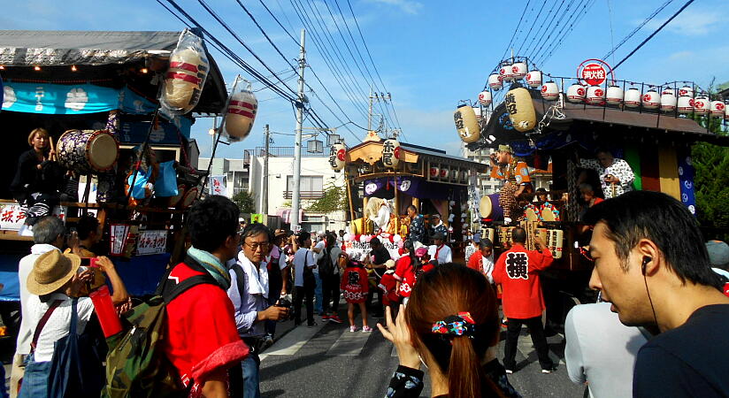 �R�Ԃ̎ʐ^�F�N���b�N����ƑO�ɖ߂�܂�