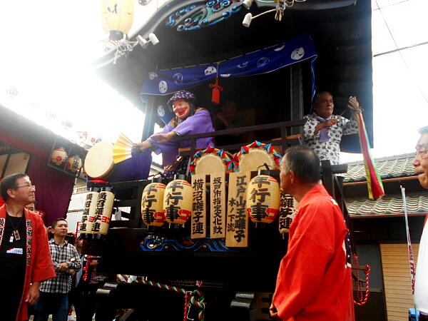 �R�Ԃ̎ʐ^�F�N���b�N����ƑO�ɖ߂�܂�