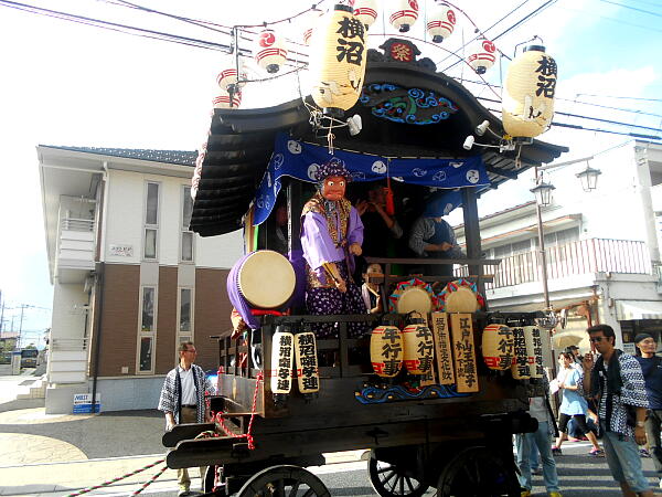 �R�Ԃ̎ʐ^�F�N���b�N����ƑO�ɖ߂�܂�