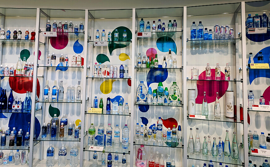 ���E�e���̃{�g���̎ʐ^�FEnter����ƑO�ɖ߂�܂�